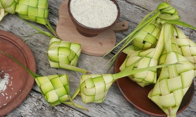 Sejarah Ketupat: Dari Tradisi Hingga Hidangan Wajib Lebaran