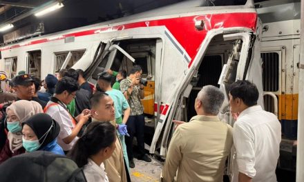 Kecelakaan KA VS KRL: Kronologi Dan Fakta Di Balik Insiden