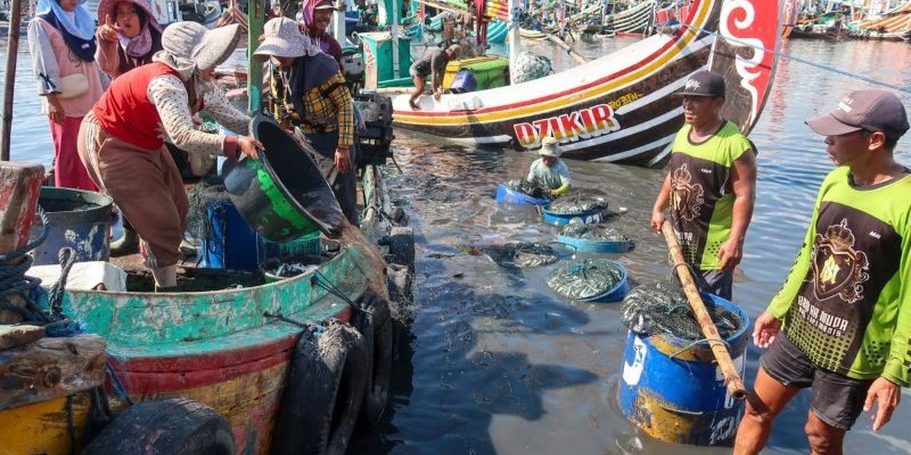 Kehidupan Nelayan Tradisional Saat Perubahan Iklim Ekstrem