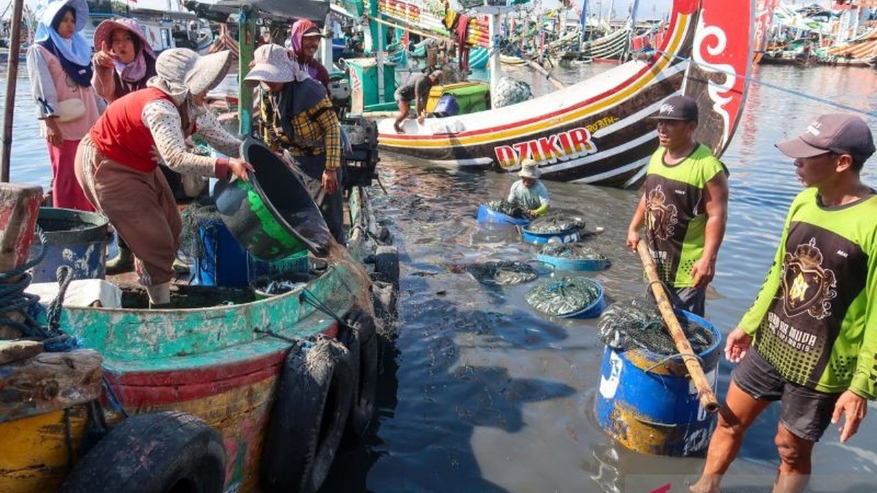 Kehidupan Nelayan Tradisional Saat Perubahan Iklim Ekstrem