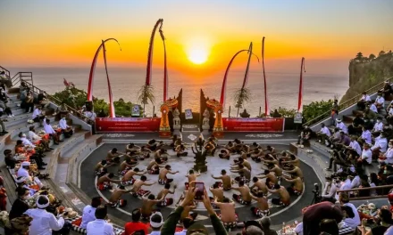 Tari Kecak Bali: Sejarah, Keunikan, Dan Pesona Budaya Mendunia